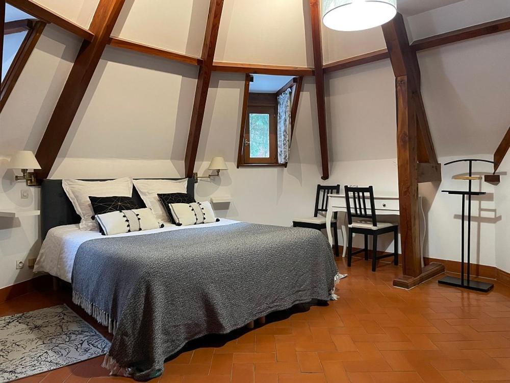 Le Prieure Des Fontaines Hotel Les Preaux Buitenkant foto