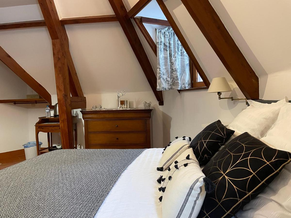 Le Prieure Des Fontaines Hotel Les Preaux Buitenkant foto