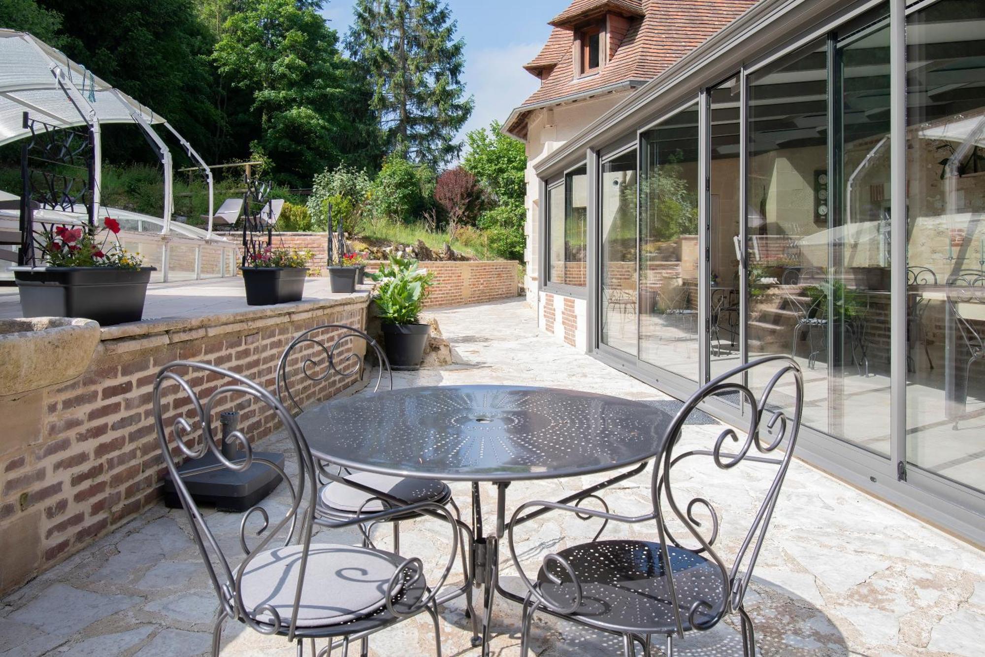 Le Prieure Des Fontaines Hotel Les Preaux Buitenkant foto